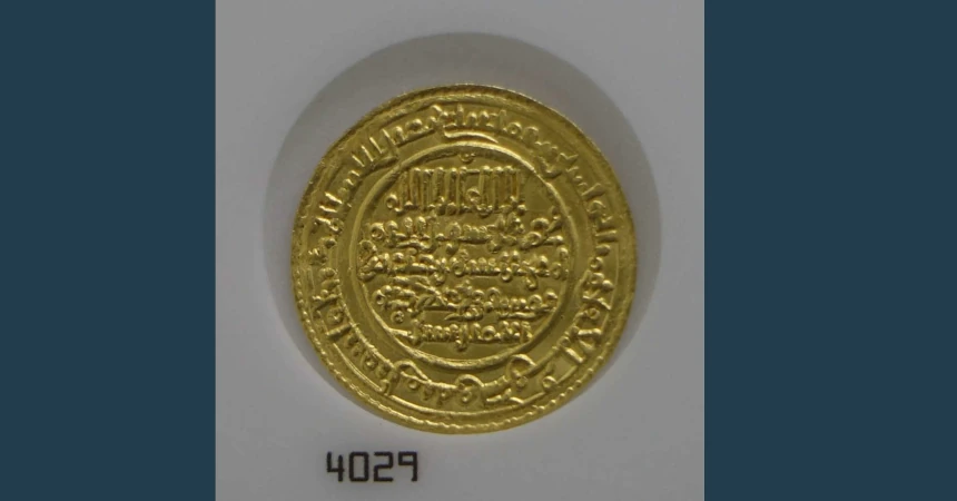 Dinar der Almoraviden aus dem Jahr 1130 n. Chr., geprägt in Marokko.
